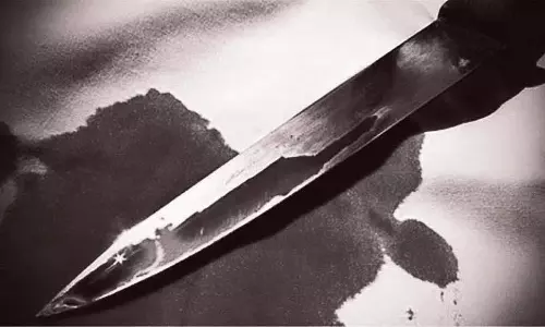 Mumbai : देवनार में गश्त के दौरान ड्रग तस्करों ने दो कांस्टेबलों पर चाकू से हमला किया Mumbai : देवनार में गश्त के दौरान ड्रग तस्करों ने दो कांस्टेबलों पर चाकू से हमला किया