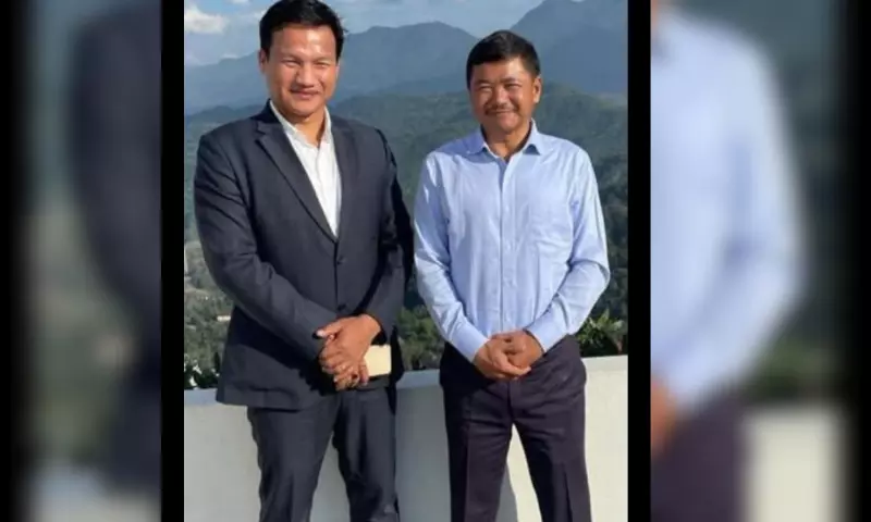 Assam : आदिवासी ज़मीन कॉर्पोरेट को बेचने का आरोप, तुलीराम और देबोलाल निशाने पर Assam : आदिवासी ज़मीन कॉर्पोरेट को बेचने का आरोप, तुलीराम और देबोलाल निशाने पर