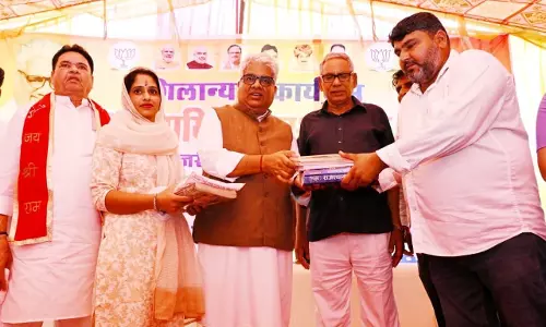Jaipur: केंद्र सरकार के कार्यकाल में हुए अभूतपूर्व विकास कार्यों पर मंत्री का प्रकाश Jaipur: केंद्र सरकार के कार्यकाल में हुए अभूतपूर्व विकास कार्यों पर मंत्री का प्रकाश