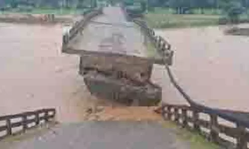 Jharkhand: बारिश ने मचाई तबाही, कंस नदी पर बना पुल ढहा