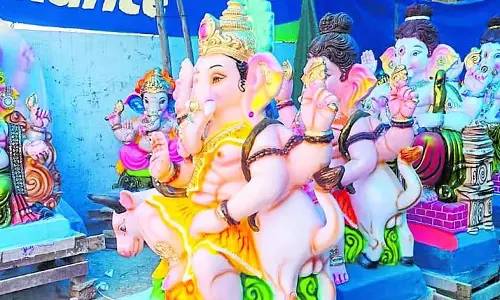 Ramnagar : बाजार में आकर्षक गणेश प्रतिमाएँ