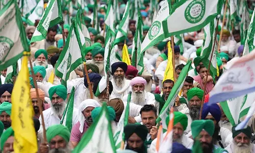 किसान महापंचायत के लिए दिल्ली के जंतर-मंतर पर जुटे किसान
