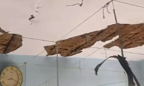 Kolar : बारिश से स्कूल की छत का कंक्रीट बह गया