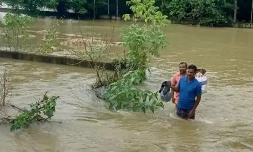 उत्तरी Odisha के कुछ हिस्सों में उफान पर नदियाँ उत्तरी Odisha के कुछ हिस्सों में उफान पर नदियाँ