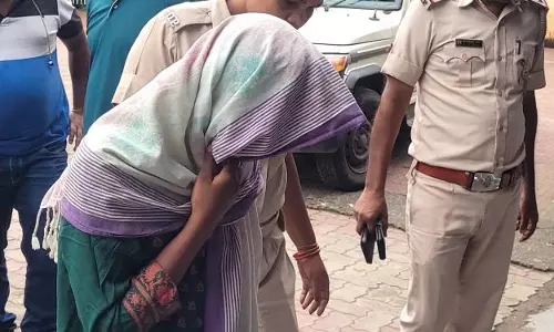 Sambalpur: नाबालिग लड़की महानदी में कूदी, बचाई गई
