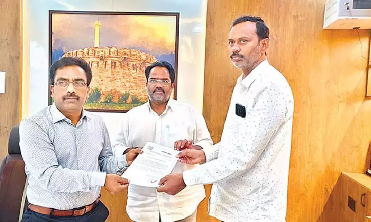 Andhra: कलेक्टर ने ई-फसल बुकिंग शीघ्र पूरी करने के आदेश दिए