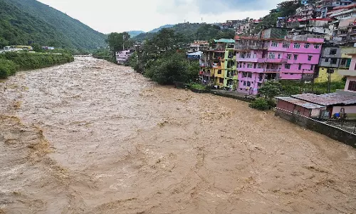 Shimla: कांगड़ा जिले में घर-दुकानें जलमग्न, लोगों का पलायन Shimla: कांगड़ा जिले में घर-दुकानें जलमग्न, लोगों का पलायन