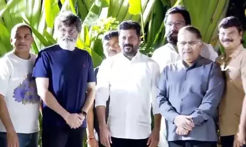 Revanth Reddy ने तेलुगु फिल्म उद्योग को पूर्ण समर्थन का आश्वासन दिया Revanth Reddy ने तेलुगु फिल्म उद्योग को पूर्ण समर्थन का आश्वासन दिया