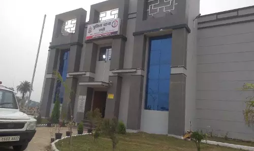 लॉ स्टूडेंट से छेड़छाड़, दो सुपरवाइजर पर FIR, आरोपी फरार