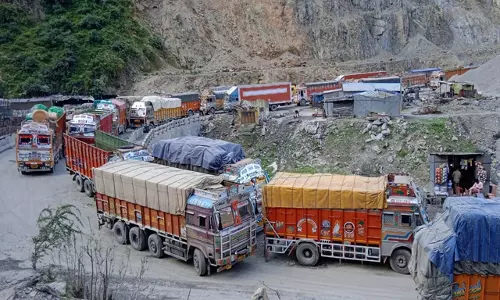 Jammu: जम्मू-श्रीनगर मार्ग पर आवाजाही बहाल