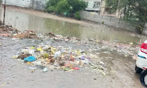 Haryana : ओवरफ्लो नालियां, घुटती कॉलोनियां गुरुग्राम में सीवरेज की दैनिक समस्या Haryana : ओवरफ्लो नालियां, घुटती कॉलोनियां गुरुग्राम में सीवरेज की दैनिक समस्या