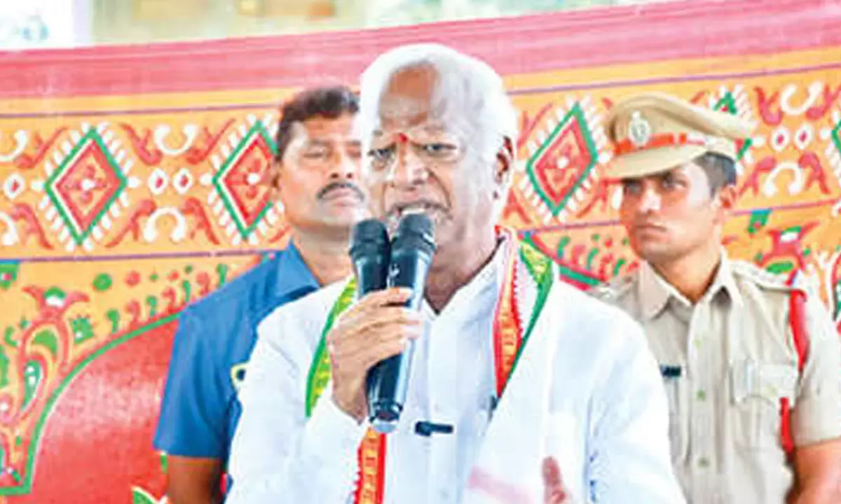 Telangana: पिछले शासकों ने 15 वर्षों तक स्टेशन घनपुर के विकास की उपेक्षा की