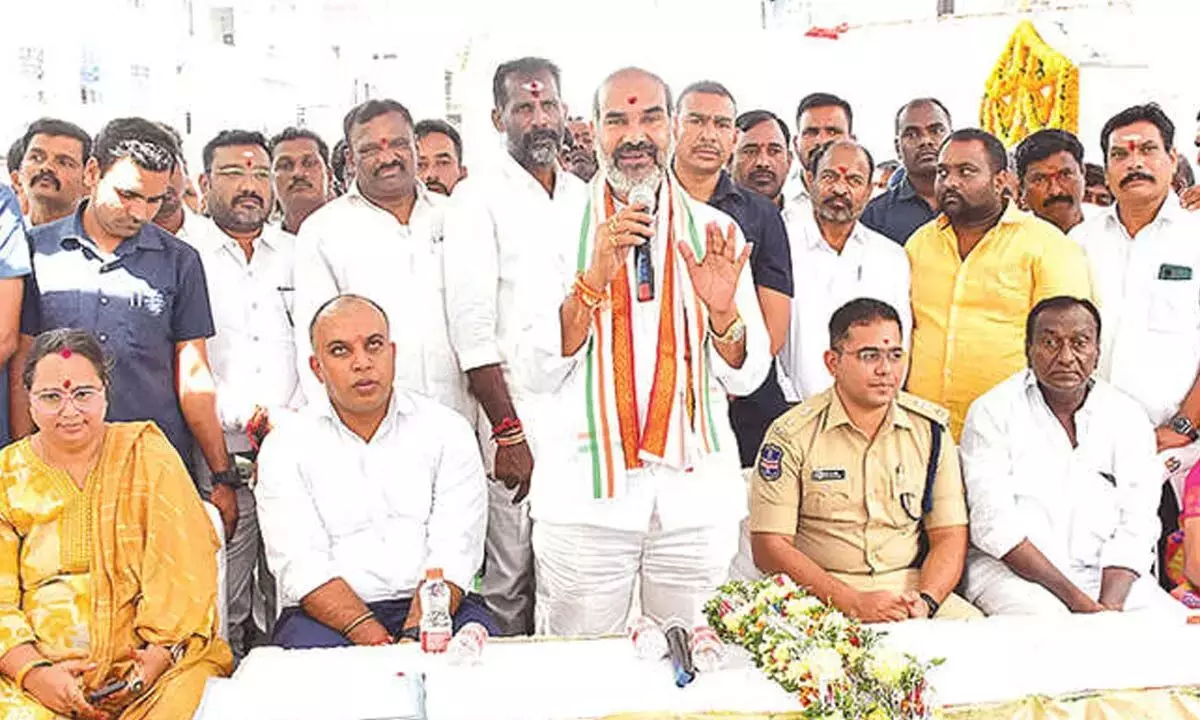 Telangana: वेमुलावाड़ा मंदिर नगर में बड़े पैमाने पर बुनियादी ढांचे का उन्नयन होगा Telangana: वेमुलावाड़ा मंदिर नगर में बड़े पैमाने पर बुनियादी ढांचे का उन्नयन होगा