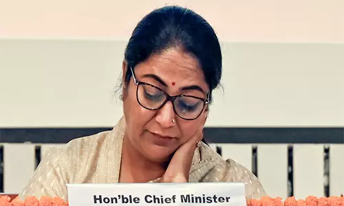 CM रेखा गुप्ता की जेड श्रेणी की CRPF सुरक्षा वापस ली गई, दिल्ली पुलिस ने फिर से कार्यभार संभाला CM रेखा गुप्ता की जेड श्रेणी की CRPF सुरक्षा वापस ली गई, दिल्ली पुलिस ने फिर से कार्यभार संभाला
