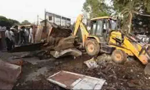 पंचकूला में NH-5 पर अतिक्रमण और अवैध पार्किंग हटाई गई पंचकूला में NH-5 पर अतिक्रमण और अवैध पार्किंग हटाई गई