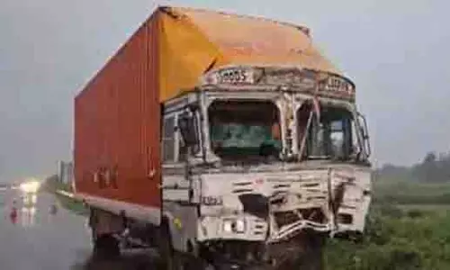 Bulandshahr: ट्रैक्टर-ट्रॉली और ट्रक की भीषण टक्कर Bulandshahr: ट्रैक्टर-ट्रॉली और ट्रक की भीषण टक्कर