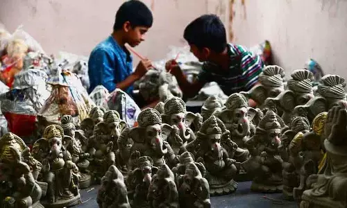 Hyderabad के बाजारों में मिलाद-उन-नबी और गणेश उत्सव की तैयारियों की चहल-पहल Hyderabad के बाजारों में मिलाद-उन-नबी और गणेश उत्सव की तैयारियों की चहल-पहल