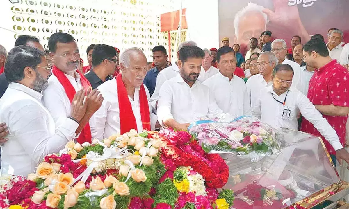 Telangana: सुरवरम सुधाकर रेड्डी का राजकीय सम्मान के साथ अंतिम संस्कार किया गया Telangana: सुरवरम सुधाकर रेड्डी का राजकीय सम्मान के साथ अंतिम संस्कार किया गया