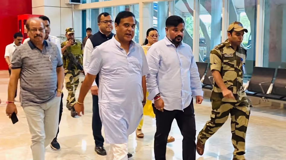 Assam के मुख्यमंत्री का विमान अगरतला के लिए डायवर्ट होने के बाद गुवाहाटी में सुरक्षित उतरा Assam के मुख्यमंत्री का विमान अगरतला के लिए डायवर्ट होने के बाद गुवाहाटी में सुरक्षित उतरा