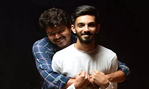 Anirudh Ravichander ने विजय की आखिरी फिल्म जन नायकन के संगीत पर चाय बिखेरी Anirudh Ravichander ने विजय की आखिरी फिल्म जन नायकन के संगीत पर चाय बिखेरी