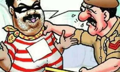 Dehradun: दो बेटों के खिलाफ गुंडा एक्ट की कार्रवाई Dehradun: दो बेटों के खिलाफ गुंडा एक्ट की कार्रवाई