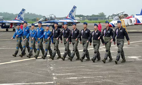 Taiwan ने अपने क्षेत्र के आसपास चीनी विमानों और 6 जहाजों की 9 उड़ानें देखीं