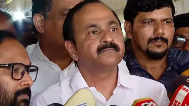 Kerala: राहुल गांधी के इस्तीफे पर कांग्रेस का साफ संदेश: अफवाहों का खंडन Kerala: राहुल गांधी के इस्तीफे पर कांग्रेस का साफ संदेश: अफवाहों का खंडन