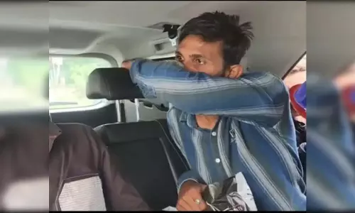 सीएम हमला केस: आरोपी राजेश और तहसीन ने पूछताछ में किए चौंकाने वाले खुलासे, चाकू की तलाश में पुलिस सीएम हमला केस: आरोपी राजेश और तहसीन ने पूछताछ में किए चौंकाने वाले खुलासे, चाकू की तलाश में पुलिस