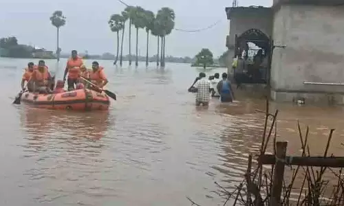 Odisha: जाजपुर में बाढ़ के पानी से 23 दिन के बच्चे को बचाया गया