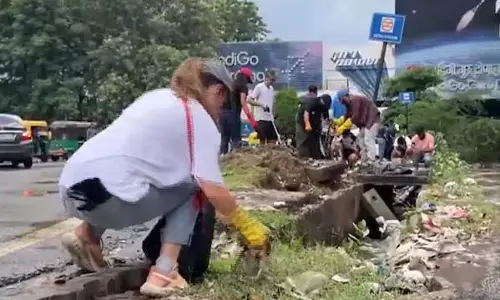 Gurugram: विदेशी नागरिकों ने स्वच्छता अभियान का नेतृत्व किया, स्वच्छता का आग्रह किया!