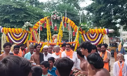 कुश्तगी: अडापल्लक्की महोत्सव, प्रकाश रथ महोत्सव उत्सव कुश्तगी: अडापल्लक्की महोत्सव, प्रकाश रथ महोत्सव उत्सव