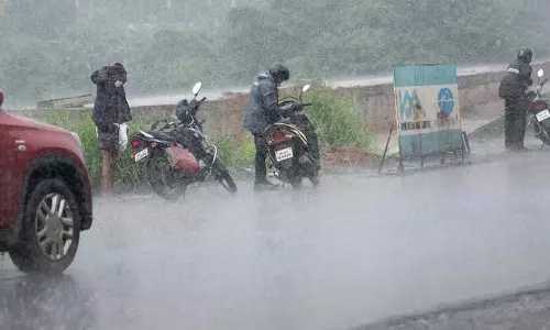 Uttarakhand weather: कई जिलों में ऑरेंज अलर्ट जारी Uttarakhand weather: कई जिलों में ऑरेंज अलर्ट जारी