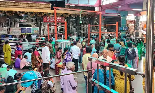 Gangapur : भगवान दत्तात्रेय महाराज के दर्शन के लिए तीर्थयात्रियों का दैनिक रेला Gangapur : भगवान दत्तात्रेय महाराज के दर्शन के लिए तीर्थयात्रियों का दैनिक रेला
