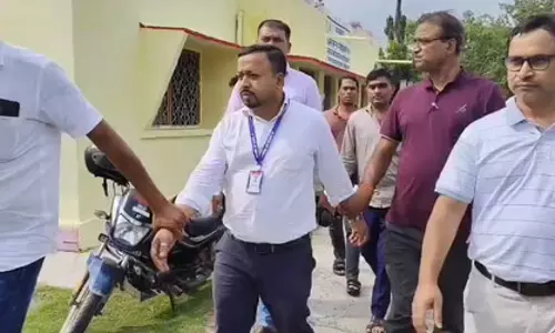 जिला मत्स्य पदाधिकारी गिरफ्तार, रिश्वत के साथ रंगे हाथ पकड़ा गया जिला मत्स्य पदाधिकारी गिरफ्तार, रिश्वत के साथ रंगे हाथ पकड़ा गया