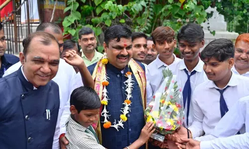 कैबिनेट मंत्री गजेंद्र यादव ने दूधाधारी मंदिर में किए श्रीराम दरबार के दर्शन कैबिनेट मंत्री गजेंद्र यादव ने दूधाधारी मंदिर में किए श्रीराम दरबार के दर्शन