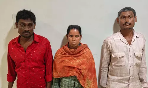 Raipur Breaking: अवैध संबंध के चलते हुई मजदूर की हत्या, चंद घंटे में 3 आरोपी गिरफ्तार Raipur Breaking: अवैध संबंध के चलते हुई मजदूर की हत्या, चंद घंटे में 3 आरोपी गिरफ्तार