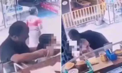 नाबालिग से छेड़छाड़ करते शख्स का CCTV में कैद वीडियो नाबालिग से छेड़छाड़ करते शख्स का CCTV में कैद वीडियो