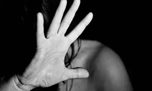 Odisha  के एक पुलिसकर्मी पर महिला से छेड़छाड़ और मारपीट का मामला दर्ज