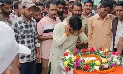 Uttarkashi: आईटीबीपी जवान चमन लाल का राजकीय सम्मान से हुआ अंतिम संस्कार Uttarkashi: आईटीबीपी जवान चमन लाल का राजकीय सम्मान से हुआ अंतिम संस्कार