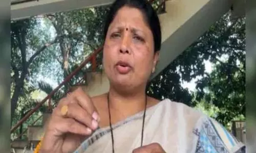 बड़ी परियोजनाओं के गुजरात जाने से युवाओं की नौकरियां घट रही हैं: Sushma Andhare