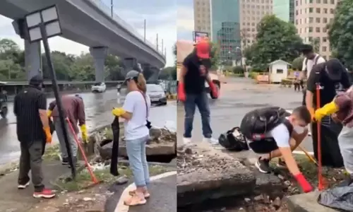 Gurugram: विदेशी नागरिकों ने संभाली सफाई की जिम्मेदारी Gurugram: विदेशी नागरिकों ने संभाली सफाई की जिम्मेदारी