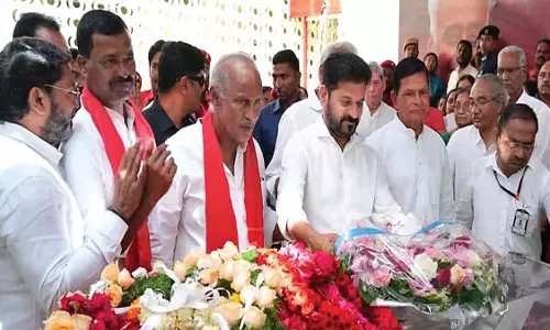 Telangana सरकार सुरवरम सुधाकर रेड्डी के लिए कर सकती है स्मारक स्थापित Telangana सरकार सुरवरम सुधाकर रेड्डी के लिए कर सकती है स्मारक स्थापित