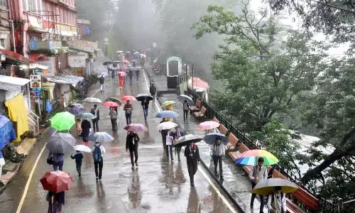 Himachal में भारी बारिश से जनजीवन अस्त-व्यस्त, अधिकांश जिलों में स्कूल बंद Himachal में भारी बारिश से जनजीवन अस्त-व्यस्त, अधिकांश जिलों में स्कूल बंद