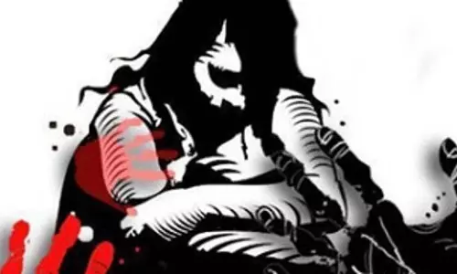 Telangana सीमा के पास आदिवासी महिला से सामूहिक बलात्कार; दो संदिग्धों की तलाश जारी Telangana सीमा के पास आदिवासी महिला से सामूहिक बलात्कार; दो संदिग्धों की तलाश जारी