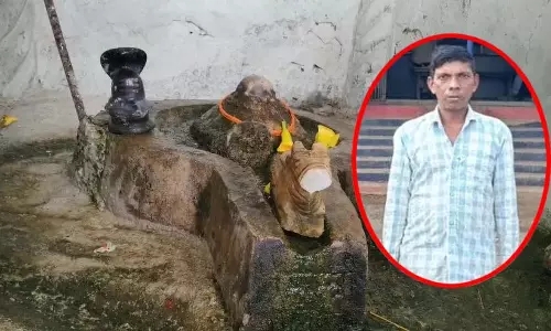 बलौदाबाजार में फिर टूटी भगवान की मूर्तियां, ग्रामीणों में आक्रोश, आरोपी गिरफ्तार बलौदाबाजार में फिर टूटी भगवान की मूर्तियां, ग्रामीणों में आक्रोश, आरोपी गिरफ्तार