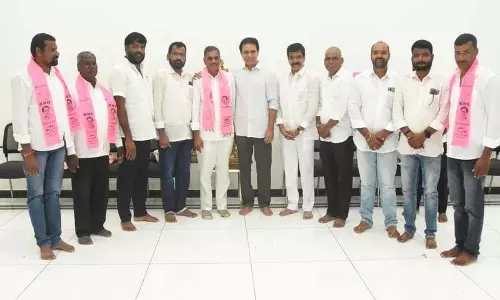 Banswada में पोचारम श्रीनिवास रेड्डी अकेले रह गए हैं.. बीआरएस नेता केटीआर के साथ