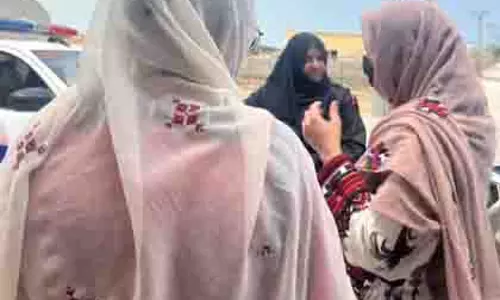 Pakistani सेना पर बलूच महिला पर हमला करने का आरोप Pakistani सेना पर बलूच महिला पर हमला करने का आरोप