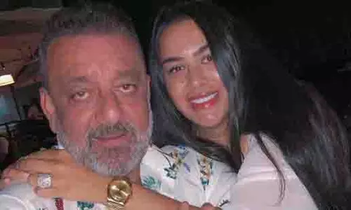 Sanjay Dutt: बेटी त्रिशाला का भावुक नोट, माता-पिता पर लगाए गंभीर आरोप Sanjay Dutt: बेटी त्रिशाला का भावुक नोट, माता-पिता पर लगाए गंभीर आरोप