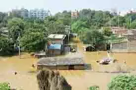 Bihar: बाढ़ से बिगड़े हालात,600 से ज्यादा गांव जलमग्न Bihar: बाढ़ से बिगड़े हालात,600 से ज्यादा गांव जलमग्न