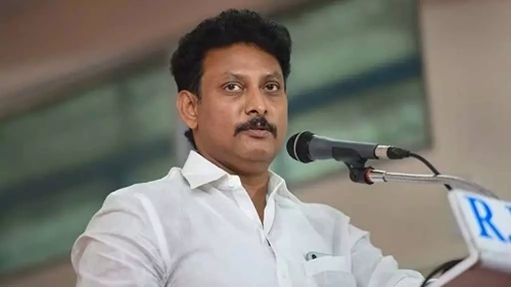 द्विभाषी नीति में कोई बदलाव नहीं: मंत्री अंबिल महेश द्विभाषी नीति में कोई बदलाव नहीं: मंत्री अंबिल महेश